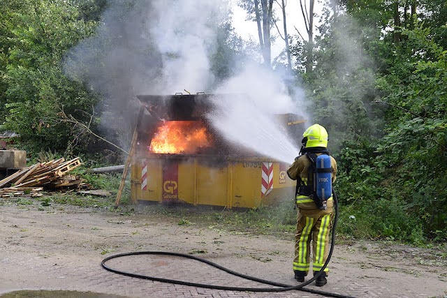 2023/122/20230705-20u38 GB 006 Containerbrand Rijstvogelstraat.jpg